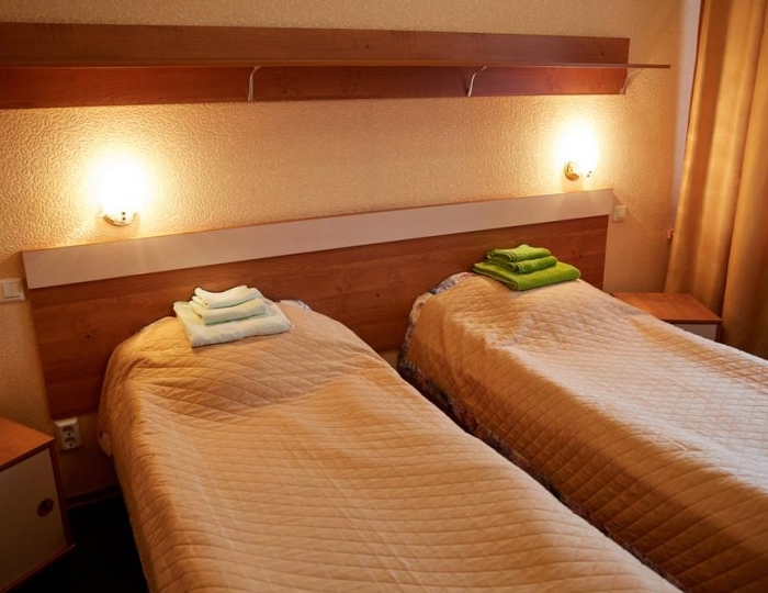 2-комнатный номер стандарт с 2 односпальными кроватями (с пансионом) - Санаторий «Углич» Алтыново